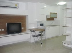 flat for rent near <strong>The Address Siam</strong>