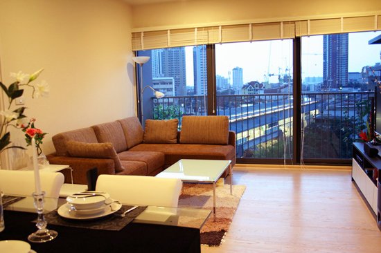 Large 1 bedroom apartment for rent in Thonglor at <strong>Noble Remix Sukhumvit 36</strong>, 65 sqm, nice furnishing, corner unit